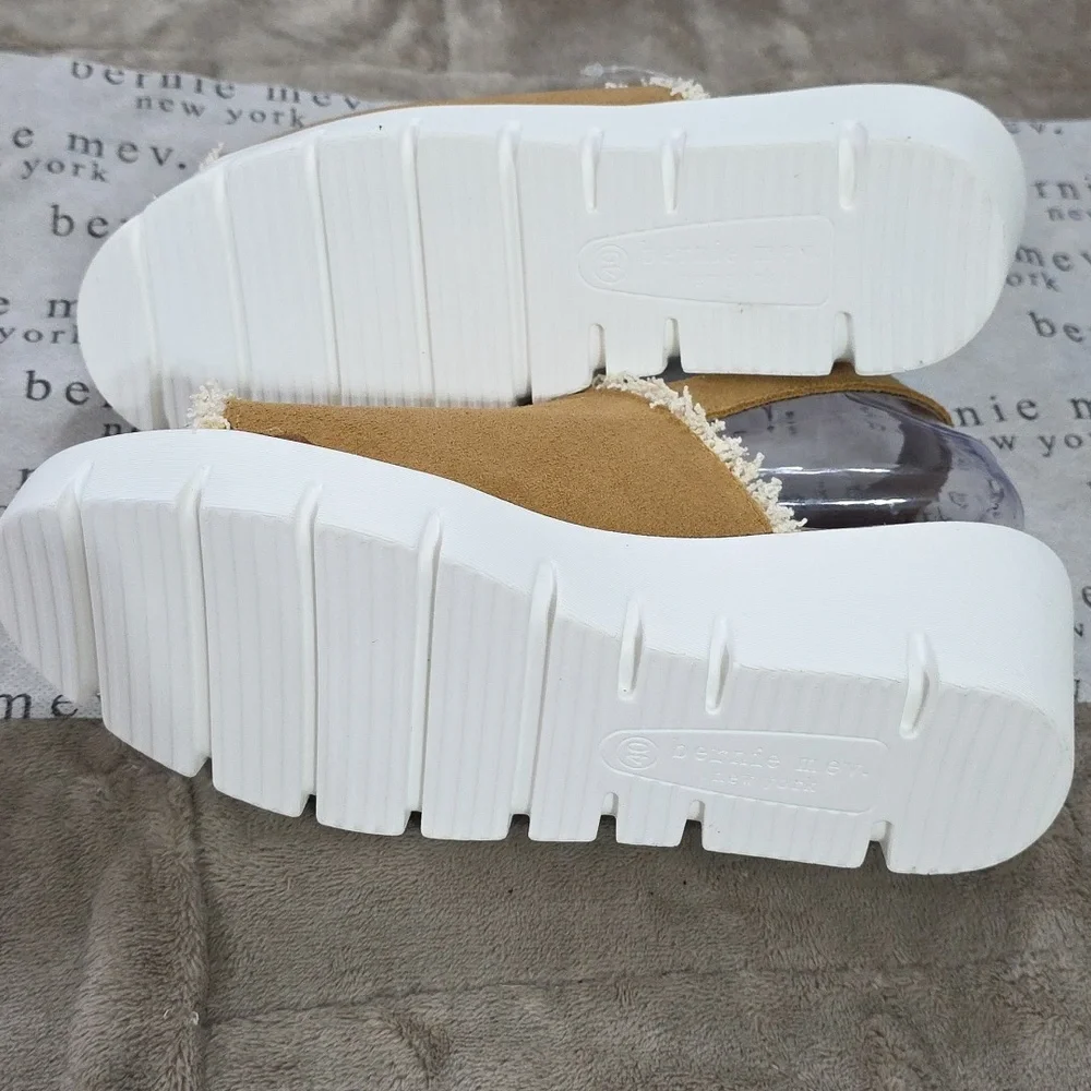 NEW Bernie Mev 